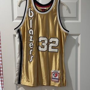 Mitchell & Ness Limited Edition Walton Swingman Jersey